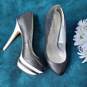 Women's Shoes, size 8, black/white color, Brand Shoedazzle